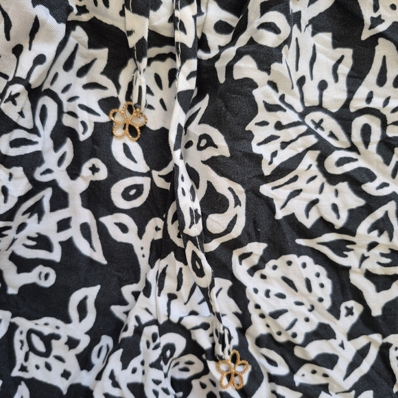 Classic Concepts Women’s Black & White Floral Wide-Leg Pants – Size S - Picture 4 of 7